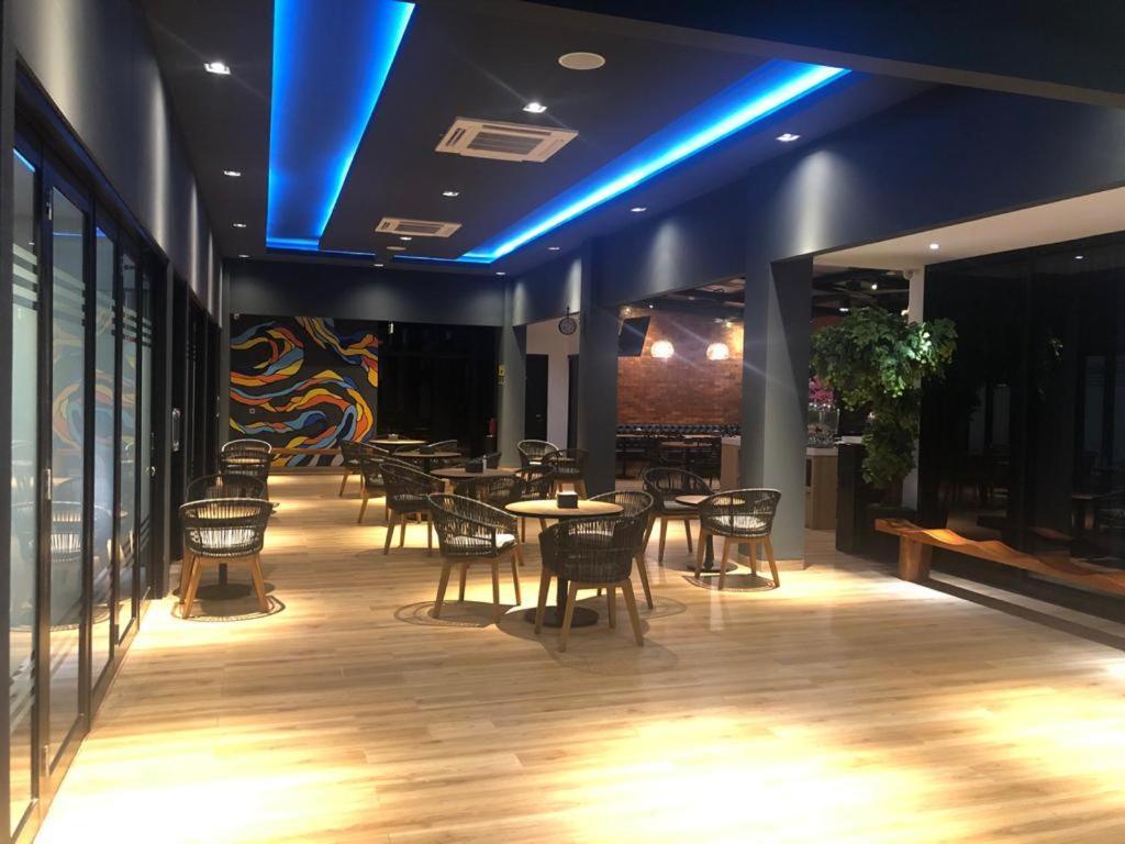 Grand Caman Hotel Бекаси Екстериор снимка